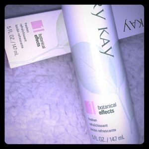 Freshen spray for dry to sensitive skin